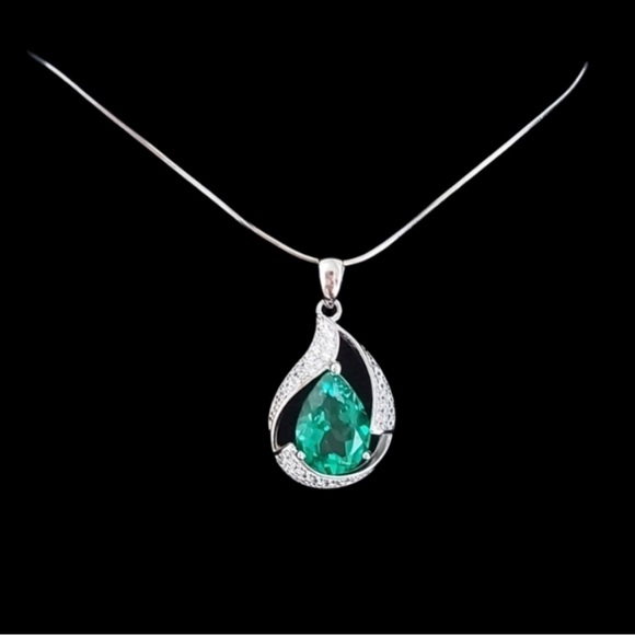 NWOT | Emerald & Sterling Silver Earrings + Necklace Jewellery Set - Picture 4 of 5